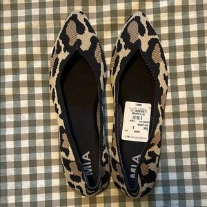 MIA Women's Black and Tan Patterned Flats